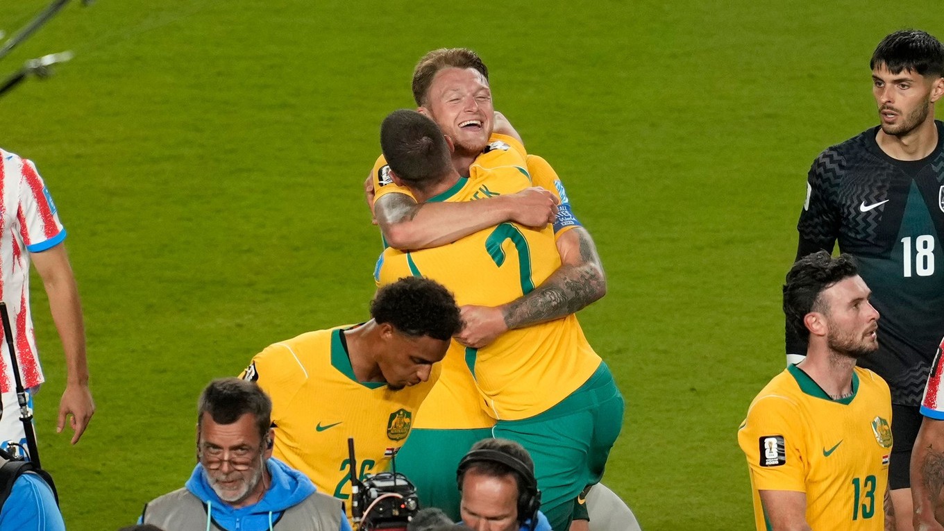 Futbalisti Austrálie oslavujú postup zo skupiny na MS 2026.