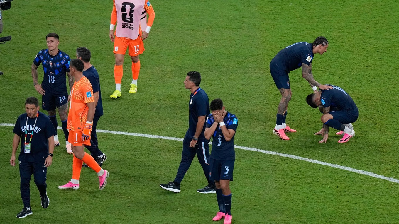 Sklamaní futbalisti Uruguaja po vypadnutí z MS 2026.