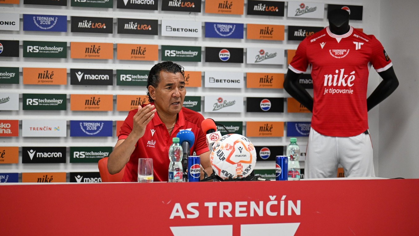 Na snímke tréner AS Trenčín Ricardo Moniz počas tlačovej konferencie AS Trenčín.