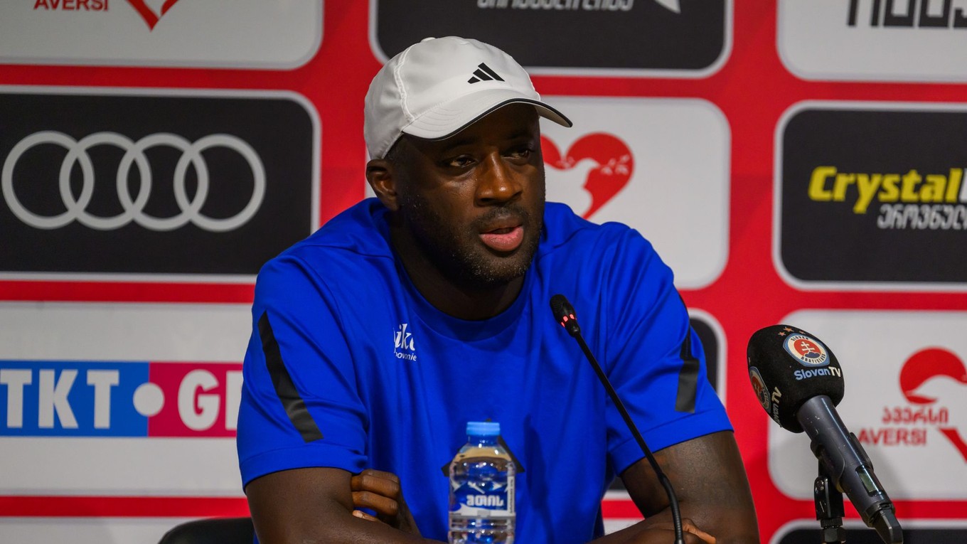 Tréner Slovana Yaya Touré počas tlačovej konferencie pred prvým zápasom 2. predkola Ligy majstrov FC Iberia - ŠK Slovan Bratislava.