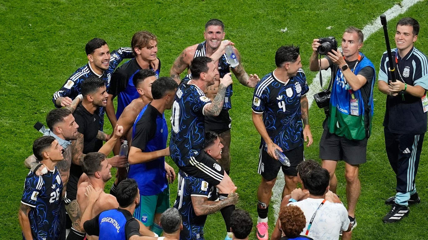 Futbalisti Argentíny oslavujú postup do finále MS 2026.