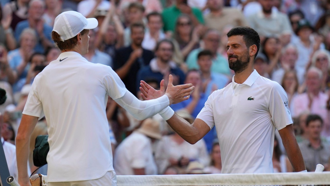 Jannik Sinner - Novak Djokovič: ONLINE prenos zo semifinále Wimbledonu 2026.
