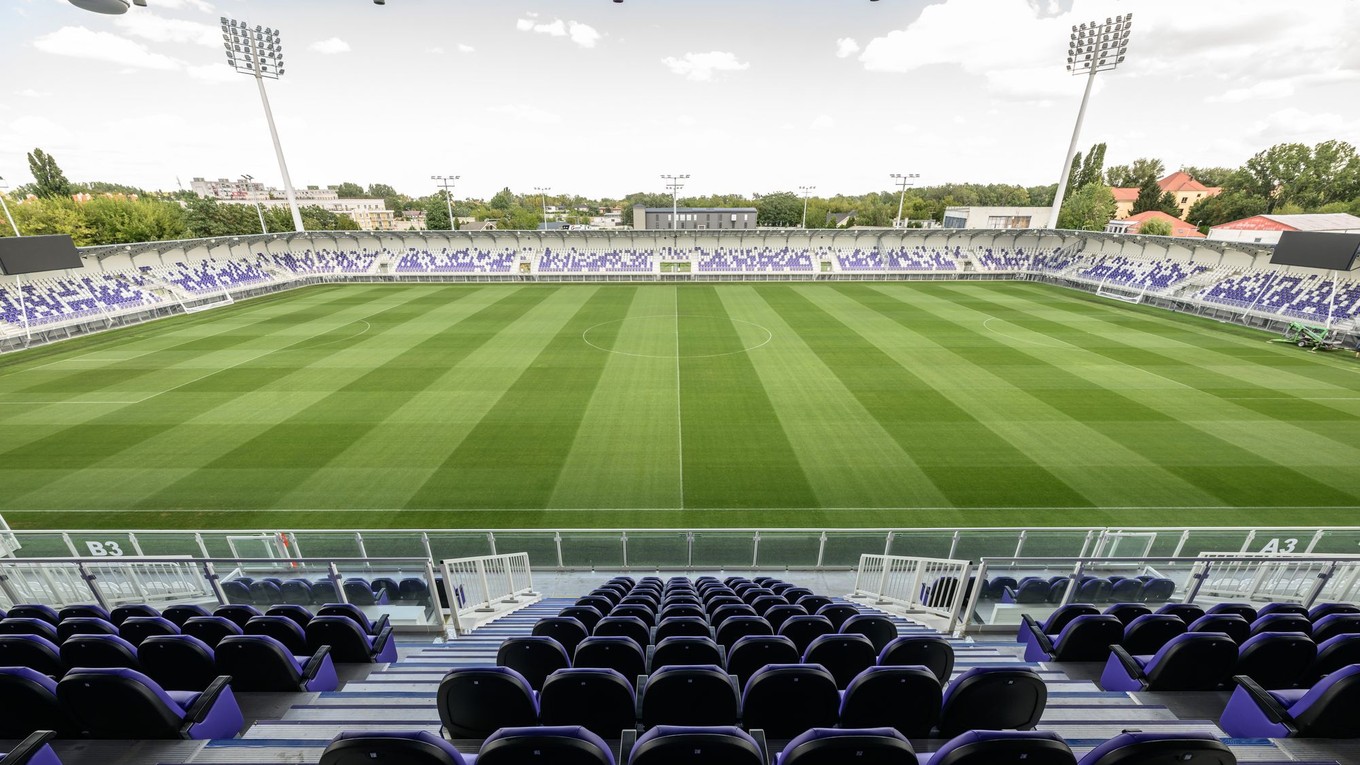 Na snímke zrekonštruovaný futbalový štadión Komárňanského futbalového klubu.