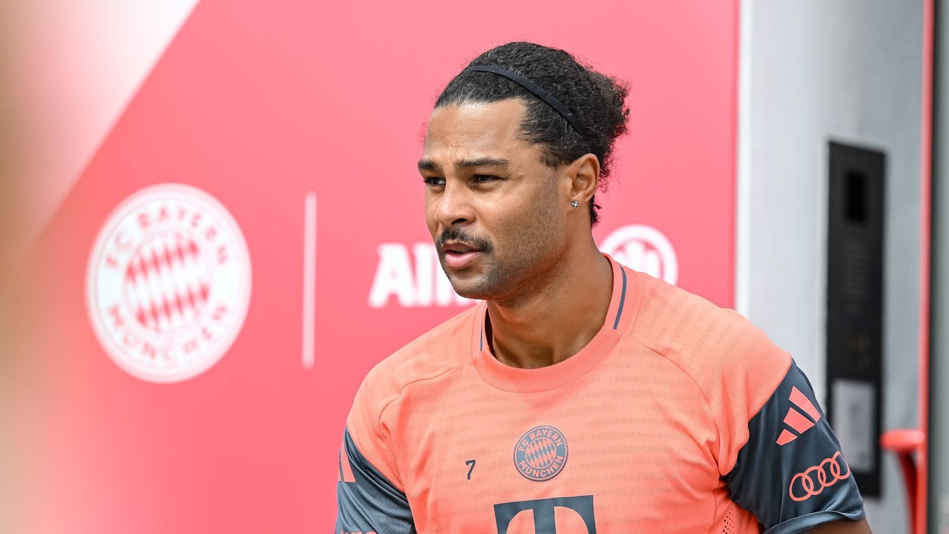 Na archívnej snímke z 31. júla 2025 futbalista Bayernu Mníchov Serge Gnabry.