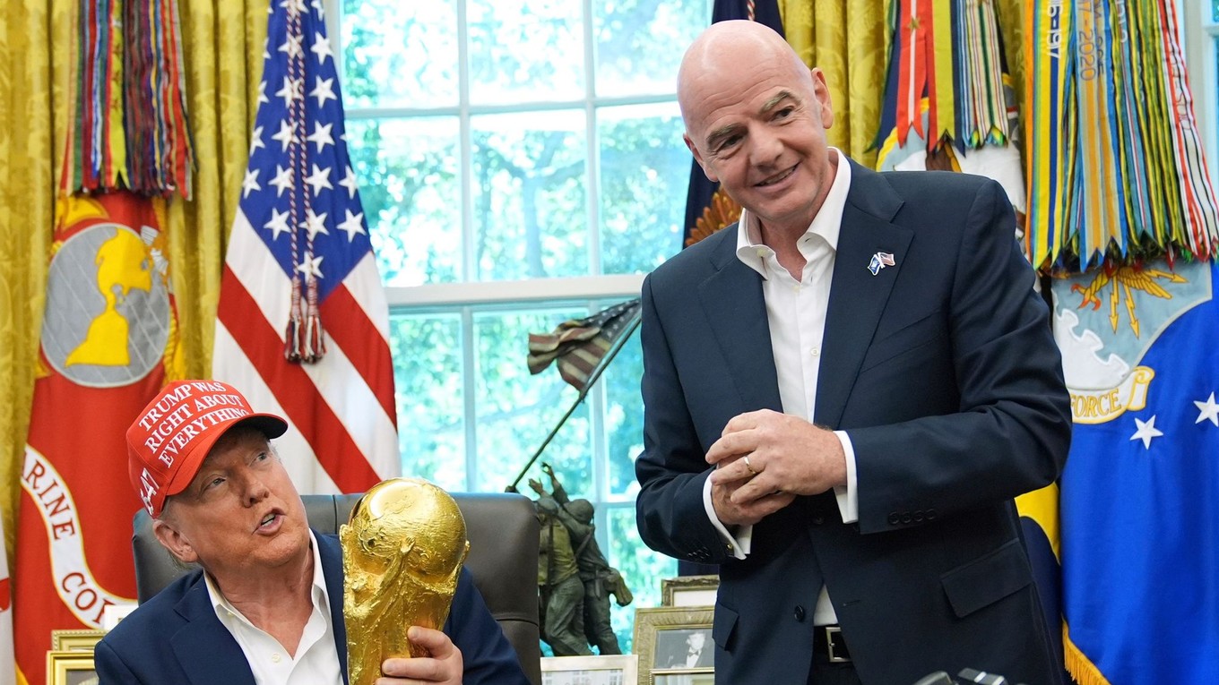 Donald Trump a Gianni Infantino.