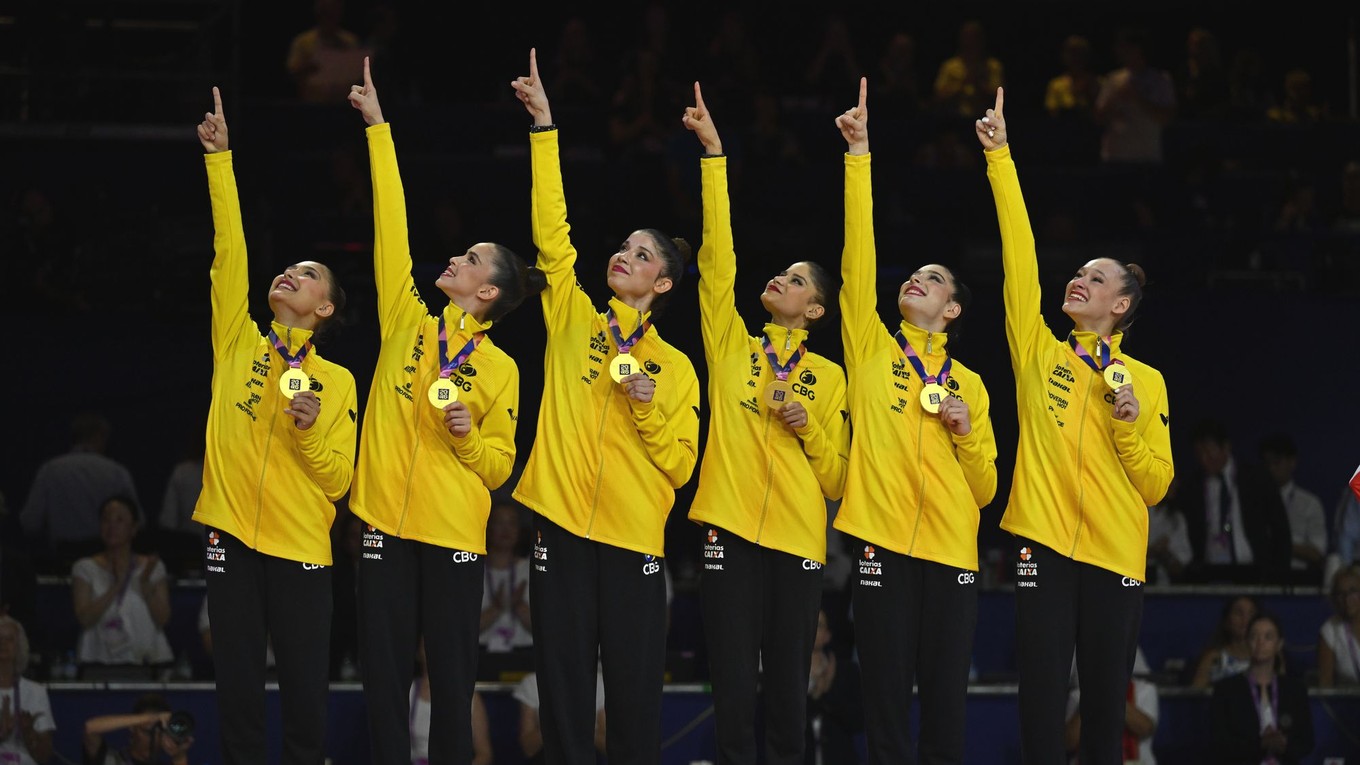 Reprezentantky Brazílie oslavujú zlatú medailu na MS v modernej gymnastike 2026.