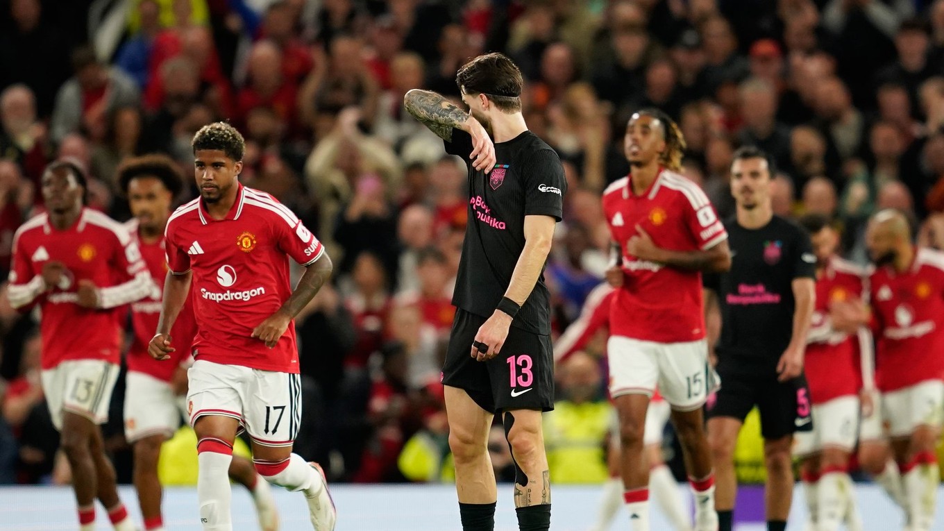 Momentka zo zápasu Manchester United - Sabah.
