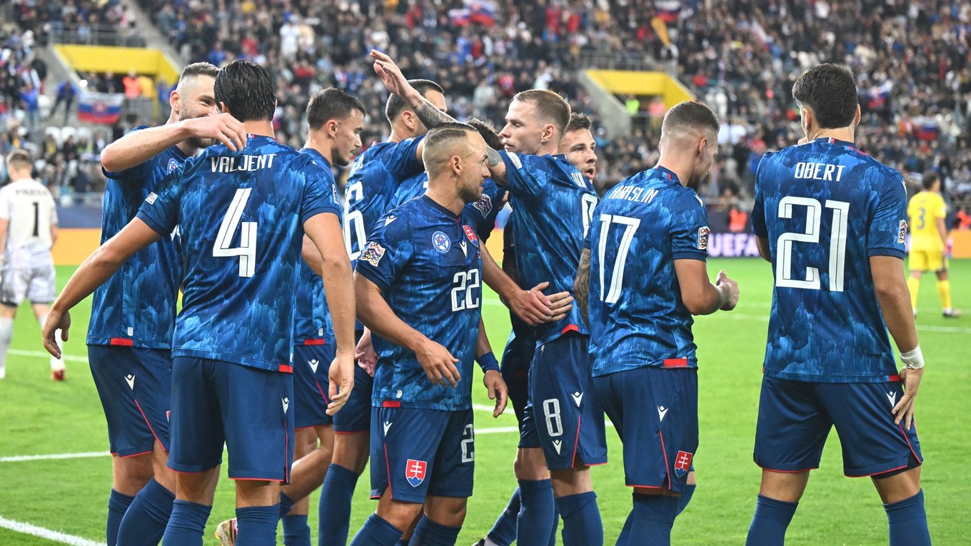 Gólová radosť hráčov Slovenska počas zápasu C-divízie Ligy národov vo futbale Slovensko - Kazachstan. 