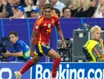 Lamine Yamal sa teší po strelenom góle v zápase Španielsko - Francúzsko v semifinále EURO 2024.