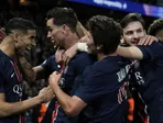 Fabián Ruiz sa so spoluhráčmi teší po strelenom góle v zápase Paríž St. Germain - Arsenal FC v odvete semifinále Ligy majstrov.