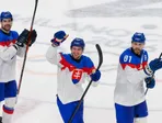 Hokejisti Slovenska oslavujú víťazstvo nad Talianskom na ZOH 2026.
