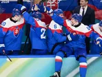 Slovenskí hokejisti sa tešia z výhry 6:2 po štvrťfinálovom dueli Slovensko - Nemecko. 