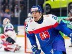 Kristian Pospíšil strieľa gól v zápase Slovensko - Nórsko na MS v hokeji 2026. 