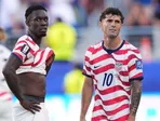 Americký Folarin Balogun (20) a Američan Christian Pulisic (10).