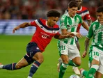Momentka zo zápasu Betis - Lille.