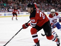 Švajčiarsky hokejista Timo Meier v drese New Jersey Devils.