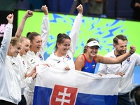 Kapitán Matej Lipták, slovenské tenistky Renáta Jamrichová, Viktória Hrunčáková, Tereza Mihalíková, Rebecca Šramková a Anna Karolína Schmiedlová.