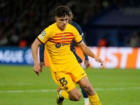 Pau Cubarsi v drese FC Barcelona.