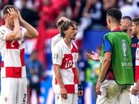 Kapitán Luka Modrič (v strede) a ďalší chorvátski hráči po zápase s Albánskom na EURO 2024.