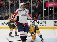 Alexander Ovečkin sa teší po strelenom góle v drese Washington Capitals.