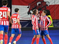 Giuliano Simeone (vpravo) v drese Atlética Madrid.