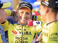 Francúzska cyklistka Pauline Ferrand-Prevotová (v strede). 