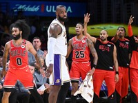 LeBron James v drese Los Angeles Lakers.