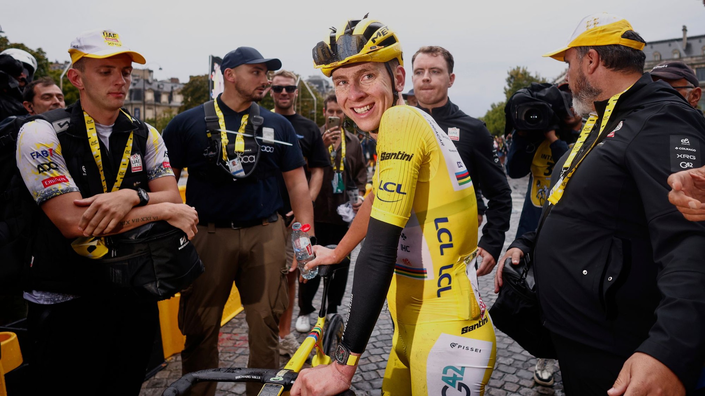 Tadej Pogačar po skončení 21. etapy na Tour de France 2025.