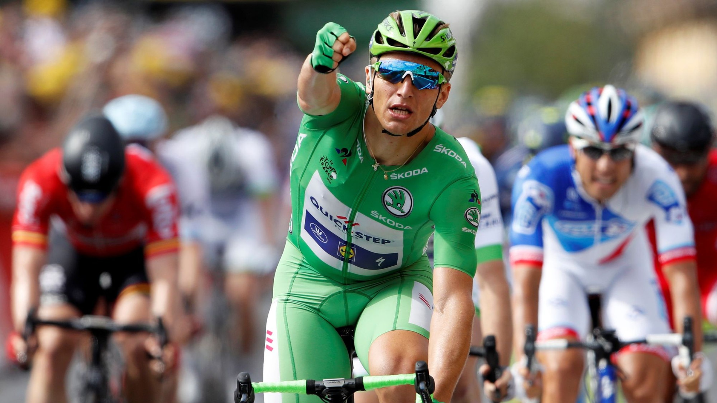 Nemecký šprintér Marcel Kittel vyhráva etapu na Tour de France 2017. 