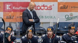 Na snímke Ján Pardavý ako hlavný tréner HC Slovan Bratislava. 