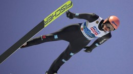 Nemecký skokan na lyžiach Karl Geiger počas MS v Planici 2023.