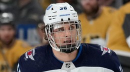 Morgan Barron v drese Winnipeg Jets.