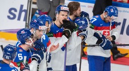 Slovenskí hokejisti po zápase Slovensko - Švajčiarsko na MS v hokeji 2023.