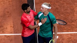 Novak Djokovič a Alejandro Davidovich Fokina na Roland Garros 2023.