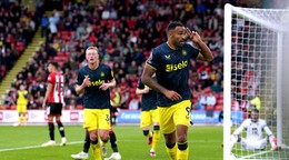Callum Wilson sa teší z gólu do siete Sheffieldu United.