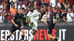 Norbert Gyömbér (vpravo) v drese US Salernitana.