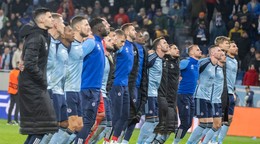 Hráči ŠK Slovan Bratislava ďakujú fanúšikom.  