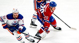 Juraj Slafkovský a Connor McDavid v zápase Montreal Canadiens - Edmonton Oilers.