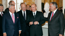 Majiteľ klubu New England Patriots Robert Kraft (vľavo) počas stretnutia s Vladimirom Putinom.