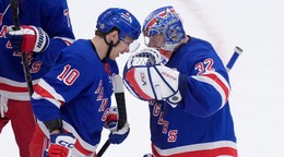 Brankár Jonathan Quick a Artemi Panarin (10).