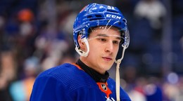 Ruslan Iskhakov v drese NY Islanders.