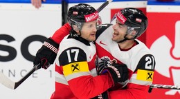 Manuel Ganahl a Lukas Haudum na MS v hokeji 2024.