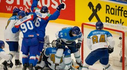 Martin Pospíšil a Tomáš Tatar sa tešia po strelenom góle v zápase Slovensko - Kazachstan v skupine B na MS v hokeji 2024.