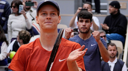 Jannik Sinner a Carlos Alcaraz zvedú na Roland Garros súboj v semifinále. 