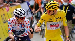 Jonas Vingegaard a Tadej Pogačar (vpravo) počas Tour de France 2024.