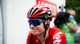 Belgický cyklista Lennert Van Eetvelt v drese tímu Lotto.