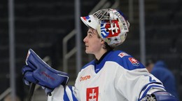 Brankár Michal Prádel v zápase Slovensko - Švédsko na Hlinka Gretzky Cup 2024.