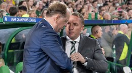 Tréner Vladimír Weiss st. (vľavo) a Brendan Rodgers počas zápasu Celtic Glasgow - ŠK Slovan Bratislava v 1. kole ligovej fázy Ligy majstrov.