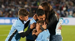 Uruguajský futbalista Luis Suárez ukončil reprezentačnú kariéru.