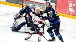 Richard Pánik (v strede) v drese HC Slovan Bratislava v Tipos extralige.